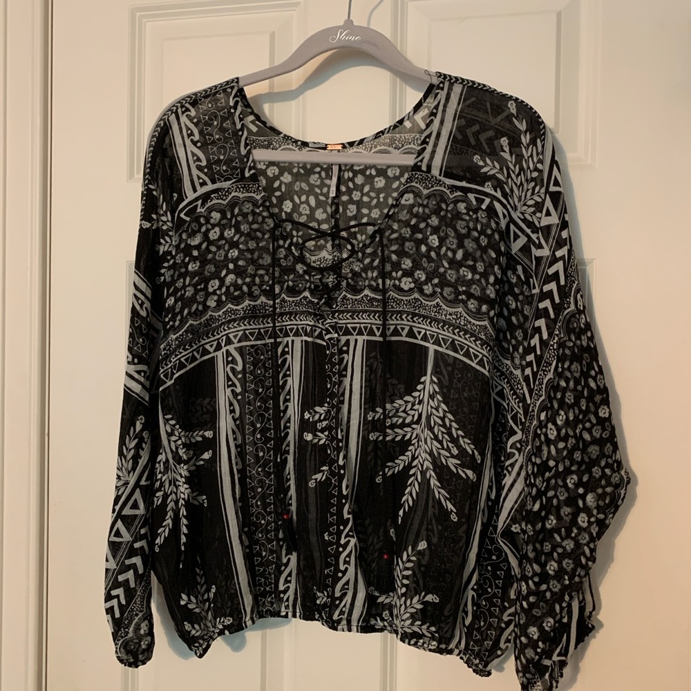 Free People Black and White Graphic Tie Front Blouse size medium Boho